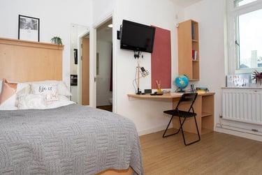 1 bed studio, Cowgate, Old Town, Edinburgh, EH11NQ - Image 1
